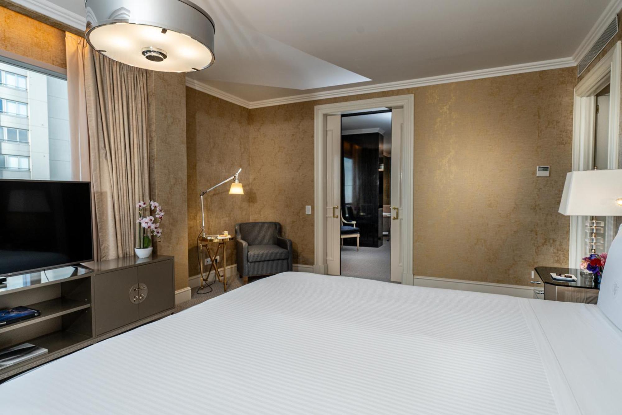 Alvear Icon Hotel Buenos Aires Exterior foto A bedroom at the Mandarin Oriental, Munich
