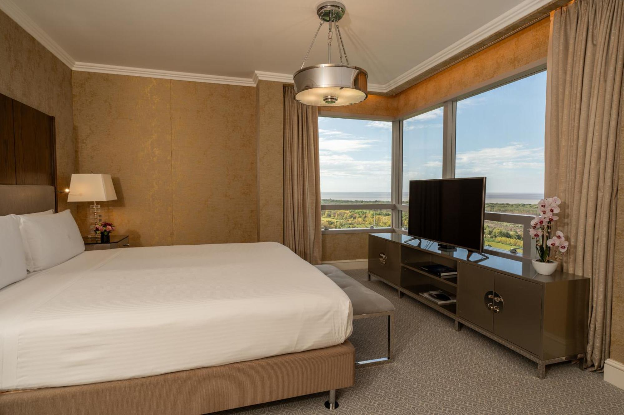 Alvear Icon Hotel Buenos Aires Exterior foto A bedroom at the Hilton San Diego Bayfront