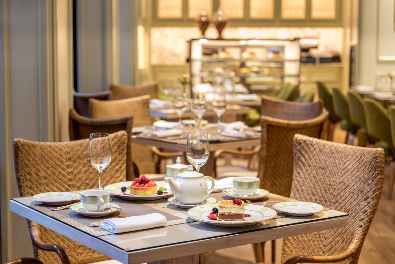 Alvear Icon Hotel Buenos Aires Exterior foto The Lounge at London Heathrow Airport