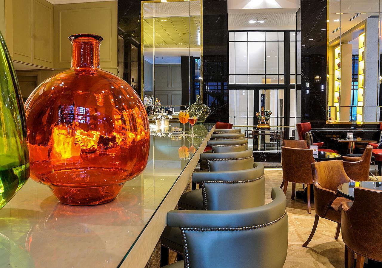 Alvear Icon Hotel Buenos Aires Exterior foto The bar at the hotel